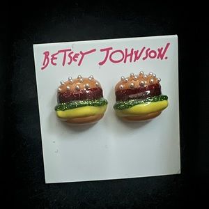 ✅Brand New Betsey Johnson Hamburger on Sesame Bun Faux Pearl Stud Post Earrings